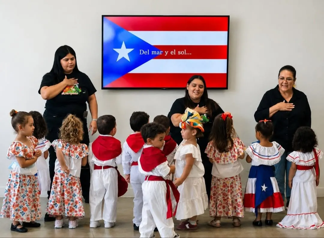Niños descubriendo el ambiente Montessori